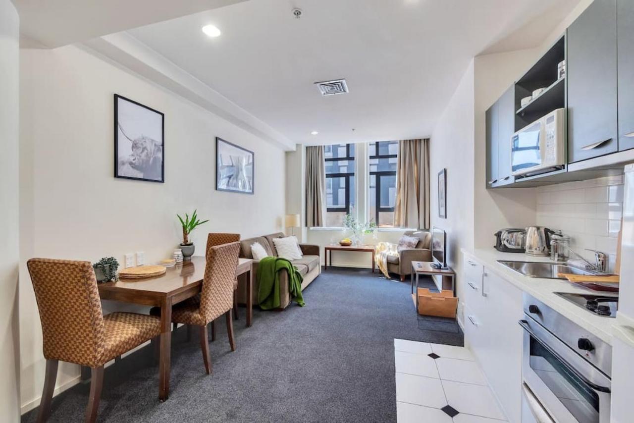 Urban Deco Apartment On Queen Street Оукланд Екстериор снимка
