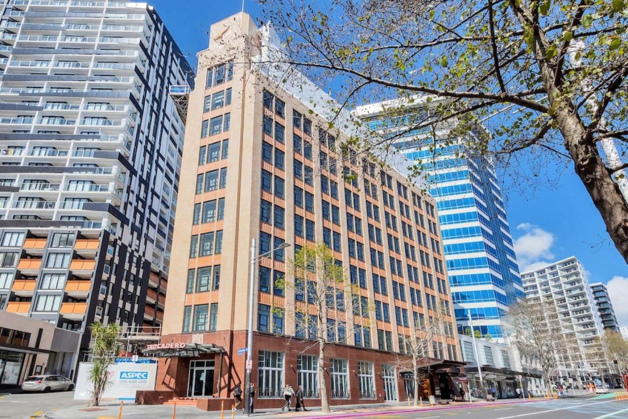 Urban Deco Apartment On Queen Street Оукланд Екстериор снимка
