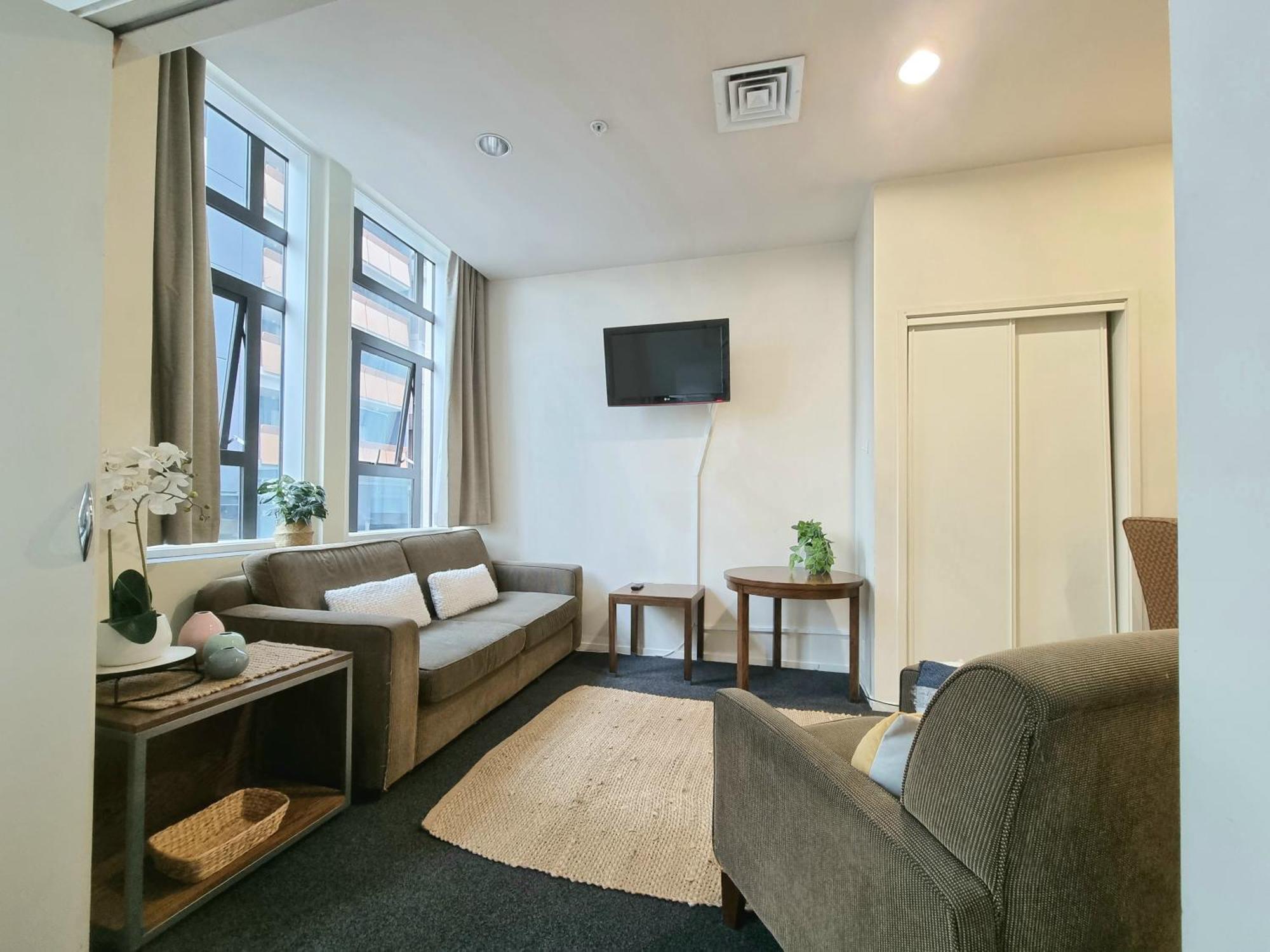 Urban Deco Apartment On Queen Street Оукланд Стая снимка